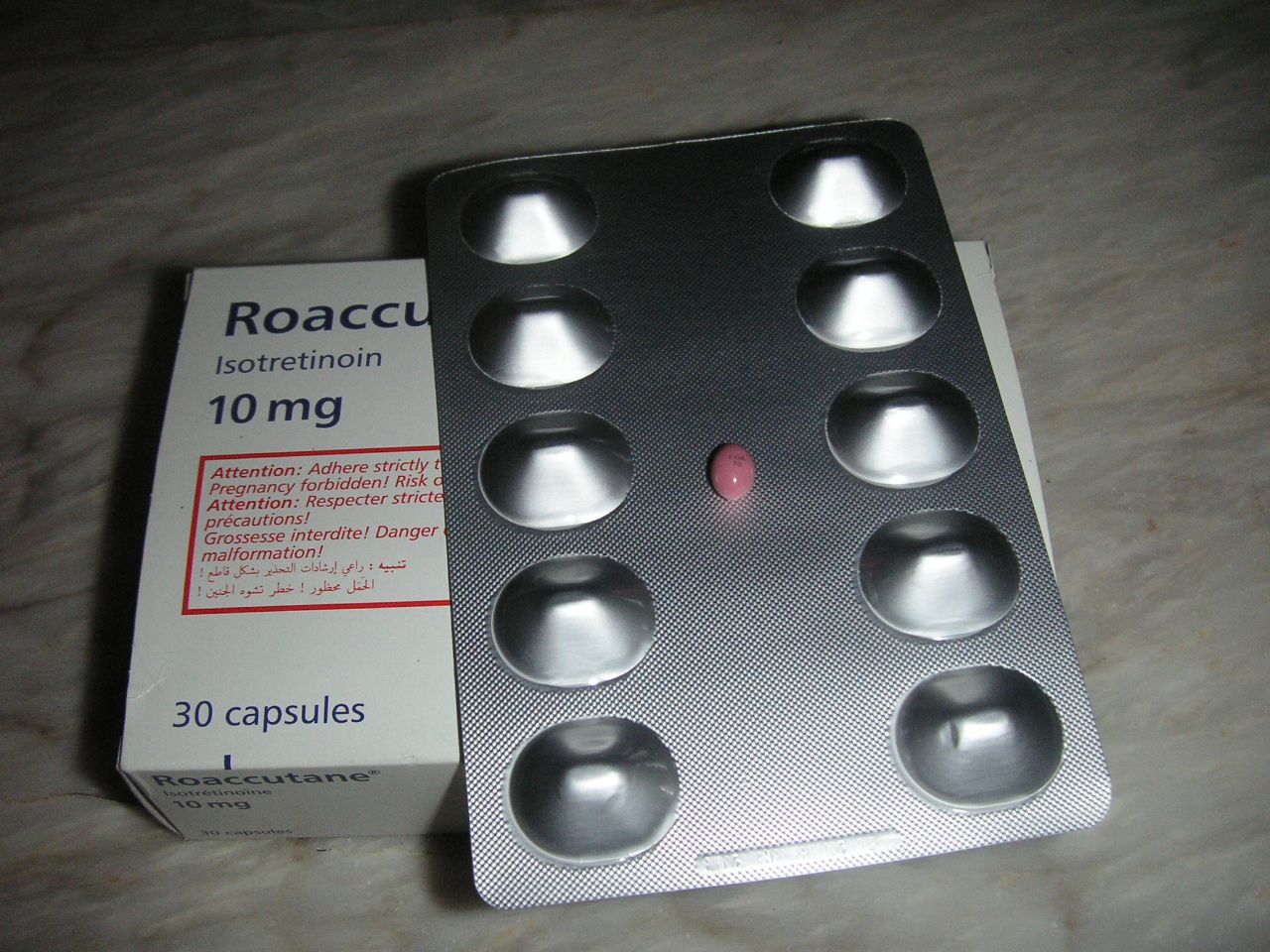 Isotretinoin capsules